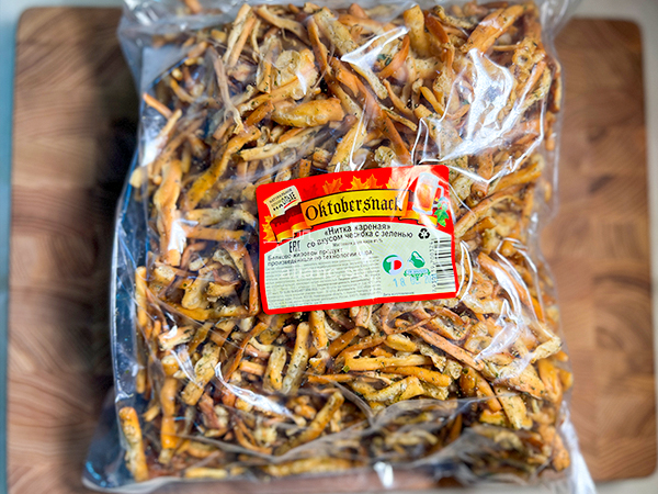 Нитка ЖАРЕНАЯ "Чеснок с зеленью" Oktobersnack 1 кг (сырный продукт) в Наро-Фоминске