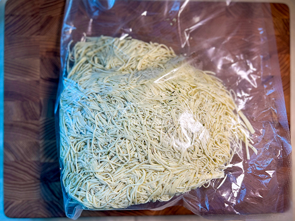 Сырный продукт ФЕРМЕРСКИЙ паутинка  укроп/чеснок в Наро-Фоминске