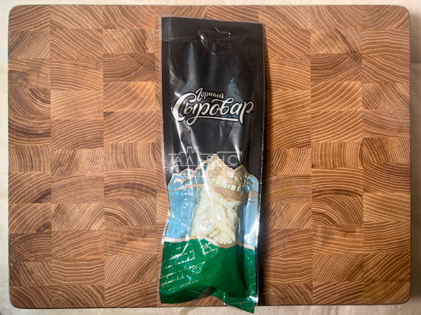 Сыр 100 гр ГОРНЫЙ СЫРОВАР (Косичка с укропом и чесноком) в Наро-Фоминске